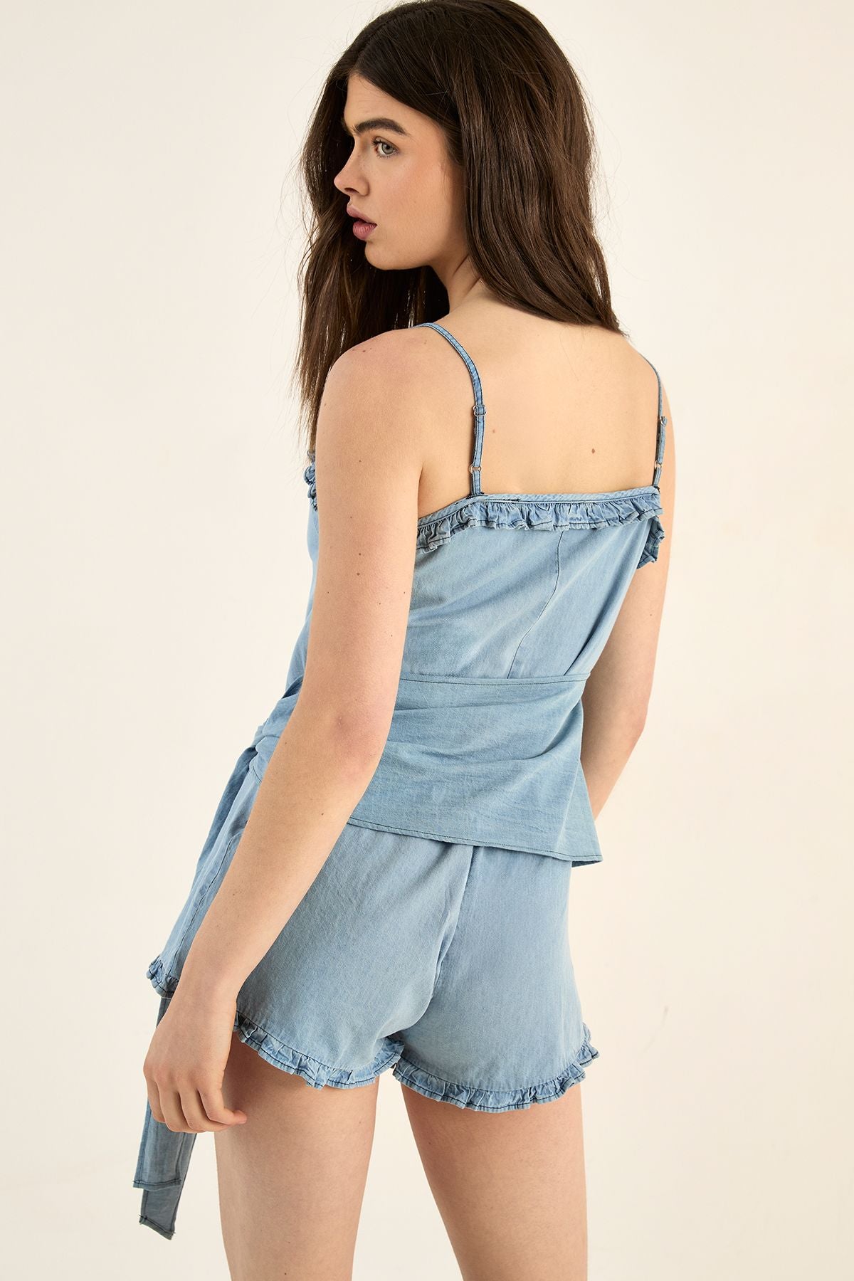 https://mediahub.prettylittlething.com/bgg28361_pale%20wash_xl_3
