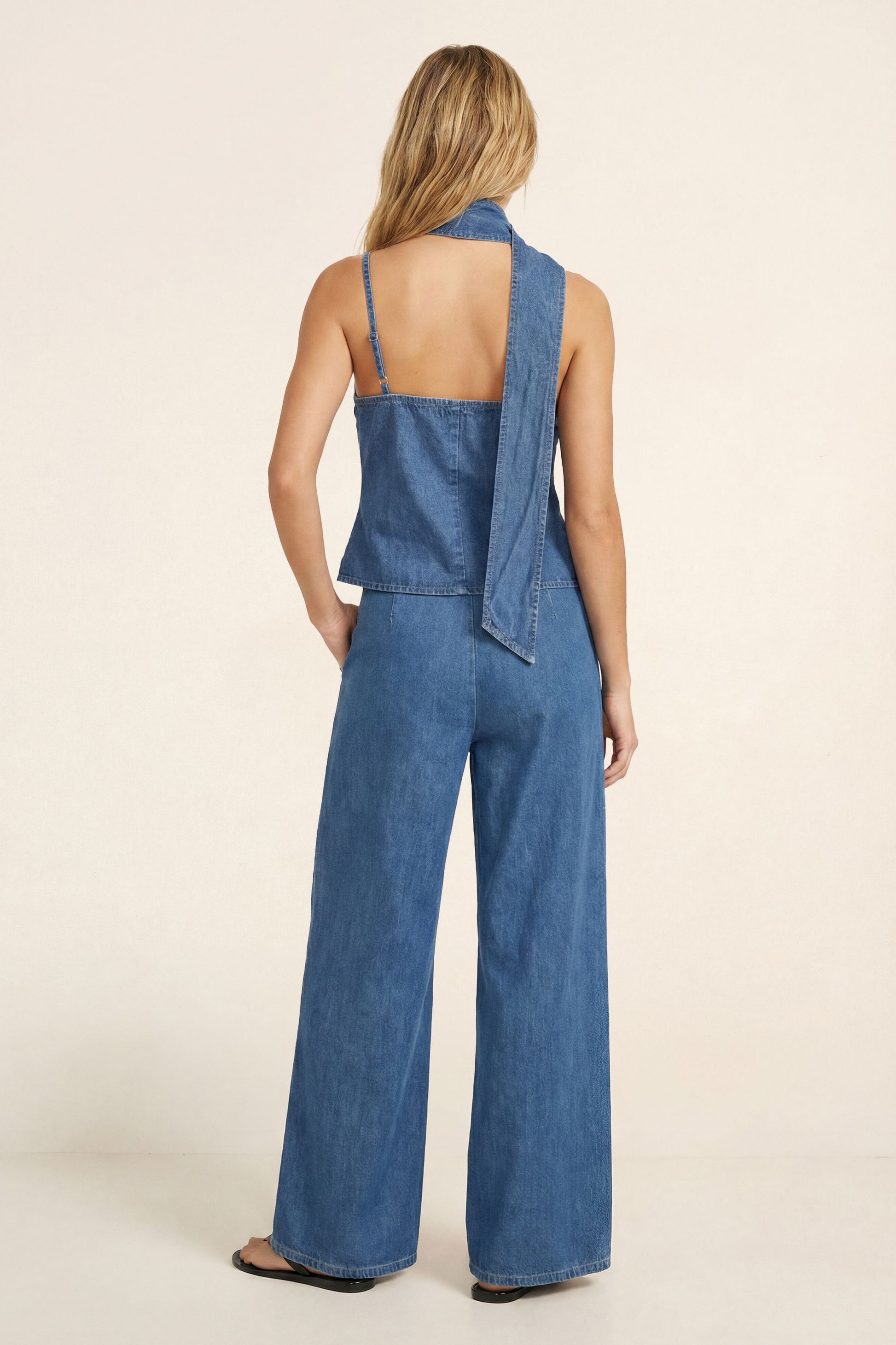 https://mediahub.prettylittlething.com/bgg28572_mid%20wash_xl_2