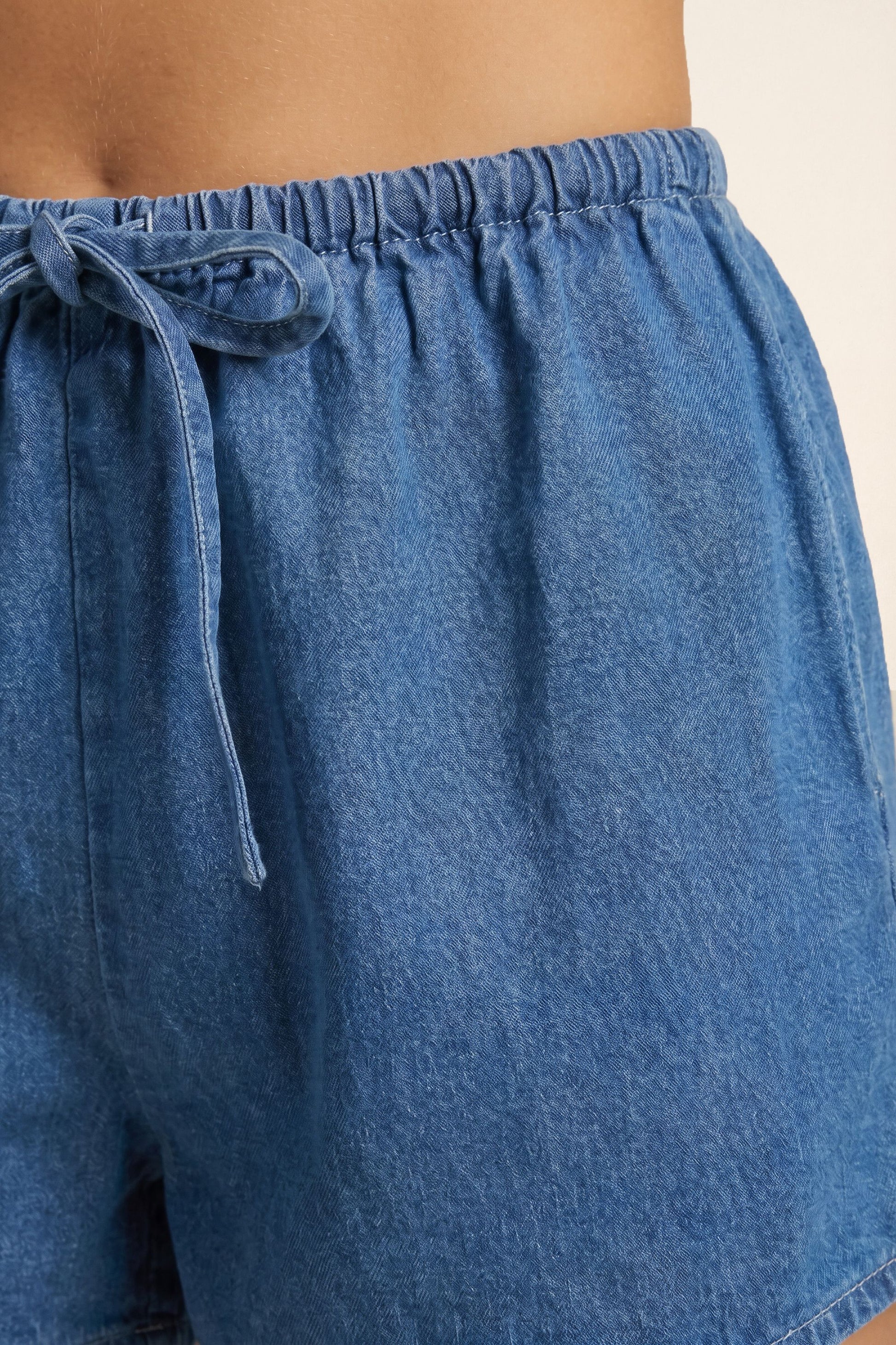 https://mediahub.prettylittlething.com/bgg28574_mid%20wash_xl_1