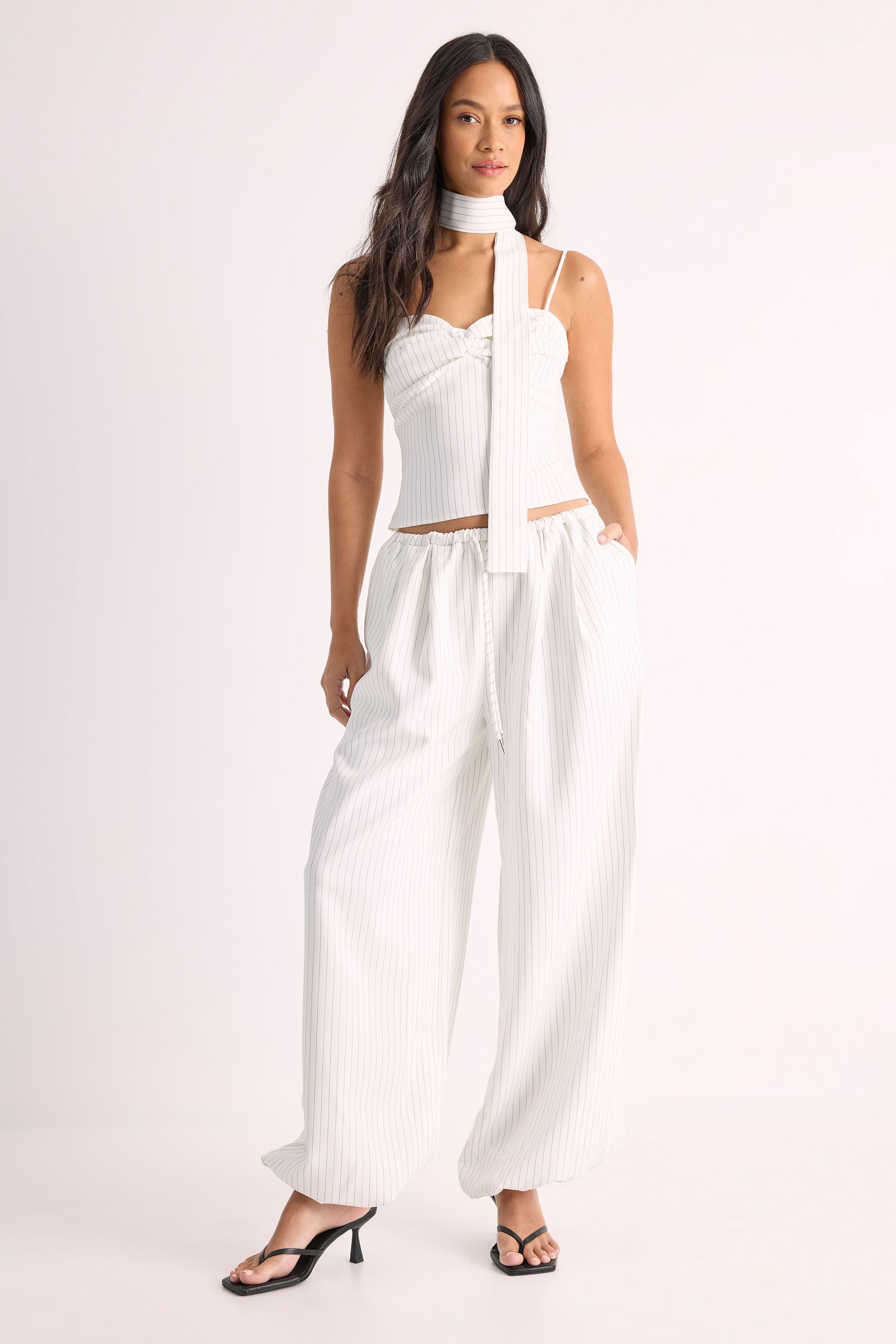 https://mediahub.prettylittlething.com/bgg28608_ecru_xl_2