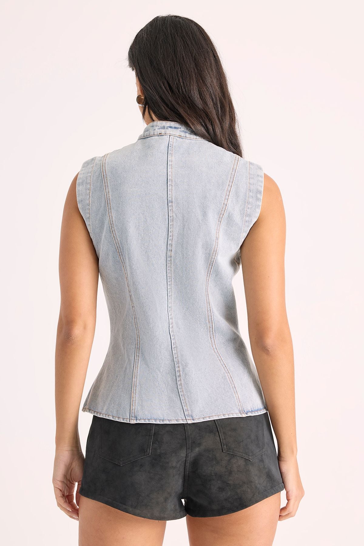 https://mediahub.prettylittlething.com/bgg28623_bleach%20wash_xl_2