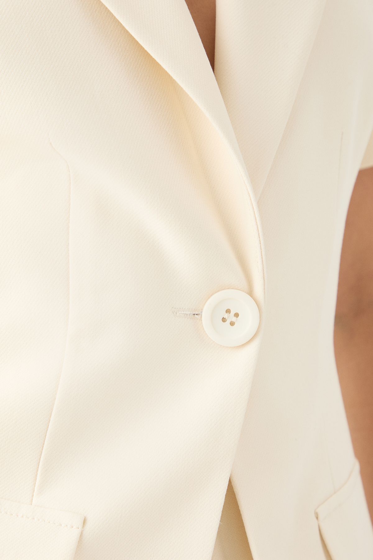 https://mediahub.prettylittlething.com/bpp06874_cream_xl_4