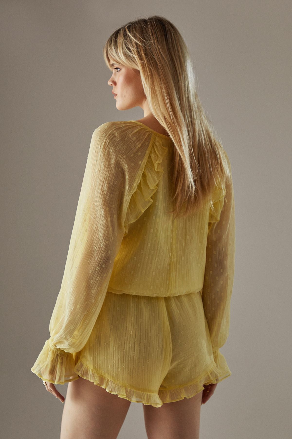 https://mediahub.prettylittlething.com/bww08281_yellow_xl_2