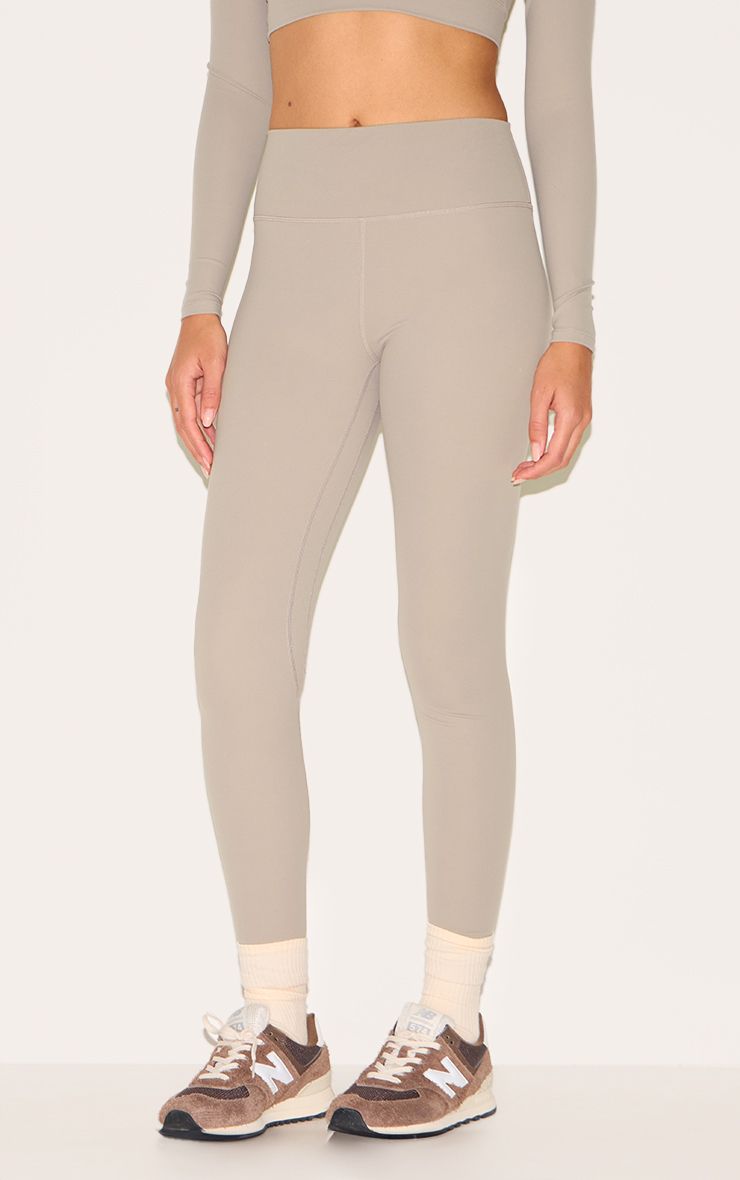 https://mediahub.prettylittlething.com/cmk1090_taupe_xl_1