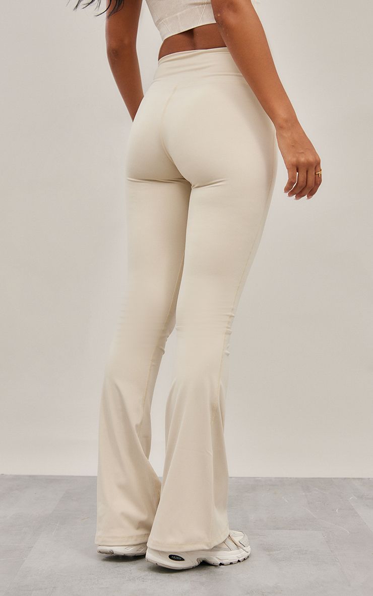 https://mediahub.prettylittlething.com/cnf1037_sand_xl_2