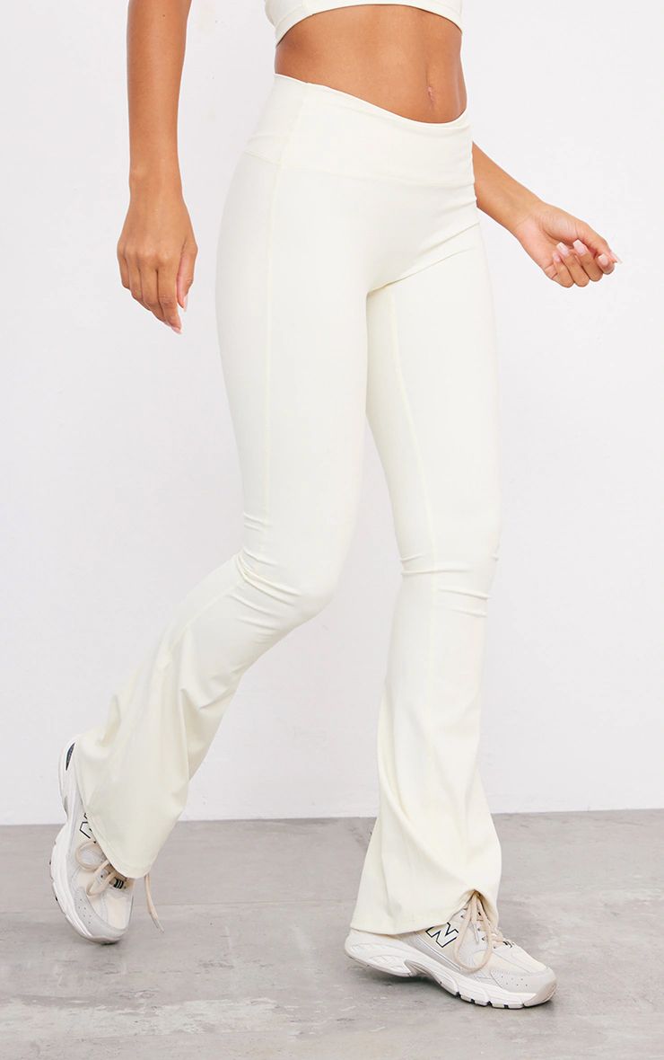 https://mediahub.prettylittlething.com/cnf7400_cream_xl_2