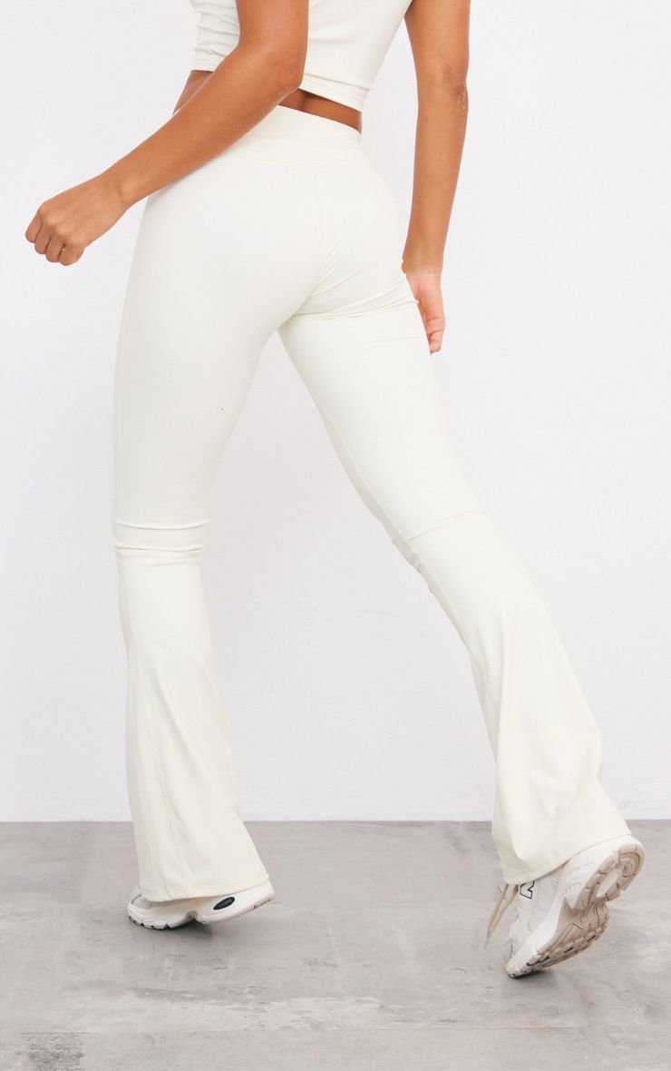 https://mediahub.prettylittlething.com/cnf7400_cream_xl_3