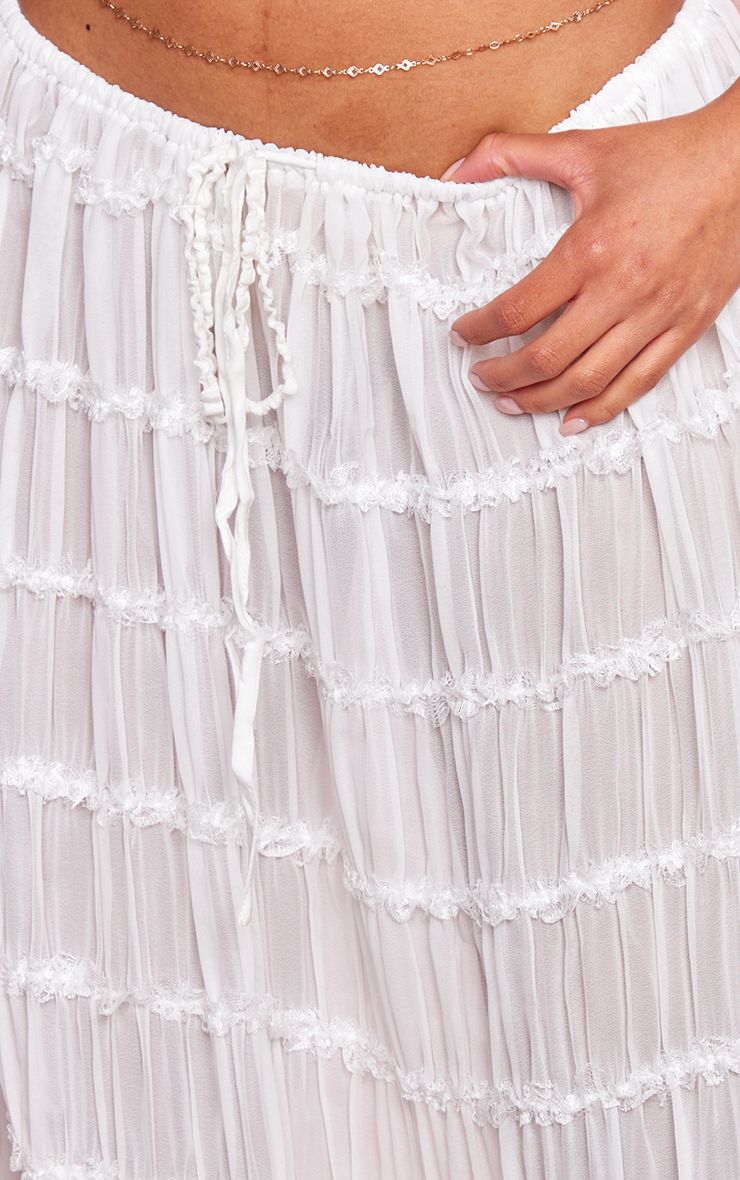 https://mediahub.prettylittlething.com/cnj0746_white_xl_3