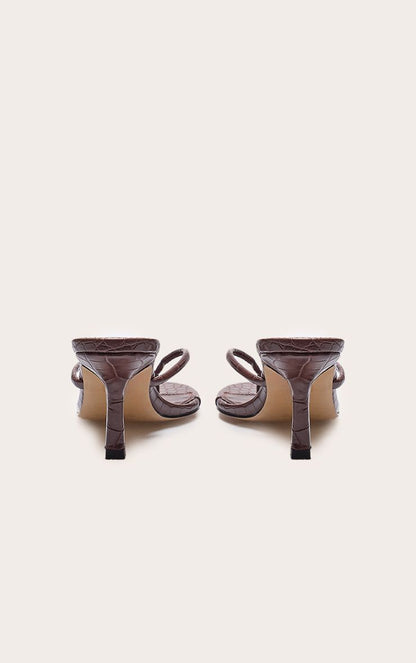 https://mediahub.prettylittlething.com/cnj4298_brown_xl_2