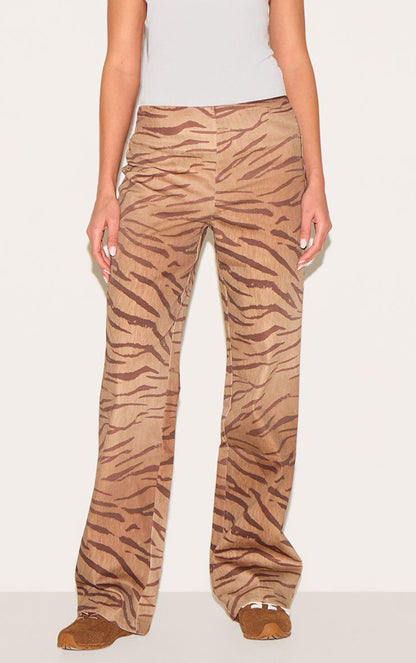 https://mediahub.prettylittlething.com/cnm2422_brown_xl_1