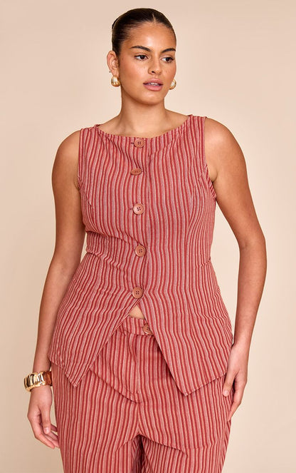https://mediahub.prettylittlething.com/cnm6528_red_xl_3