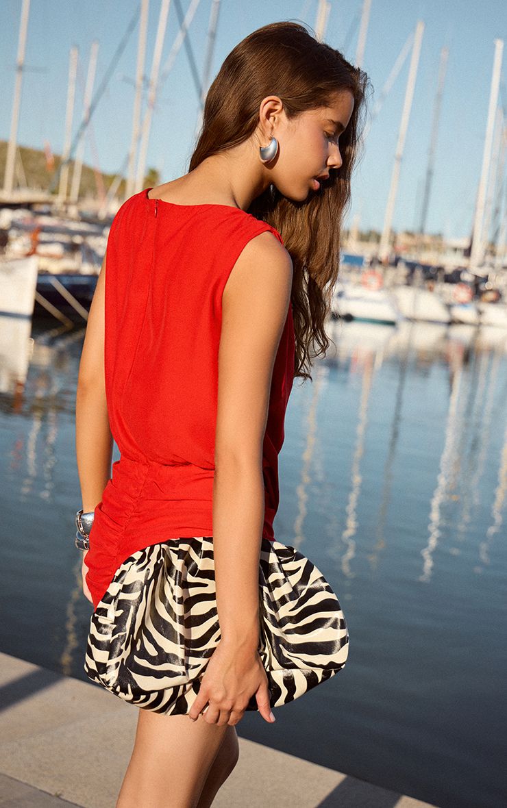 https://mediahub.prettylittlething.com/cnm7535_tomato%20red_xl_1