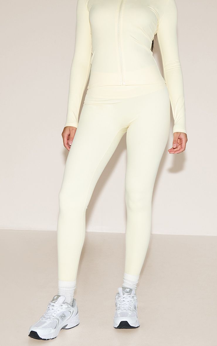 https://mediahub.prettylittlething.com/cnm9105_butter%20cream_xl_1