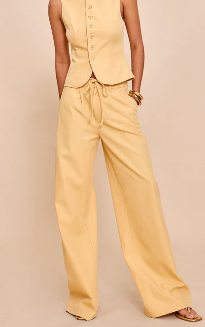 https://mediahub.prettylittlething.com/cnn0529_butter%20yellow_xl_1