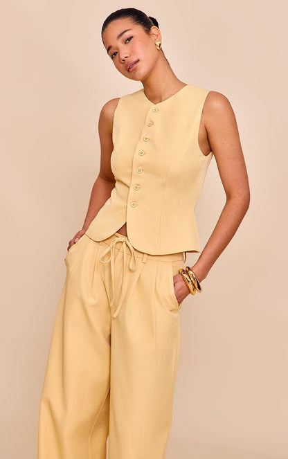 https://mediahub.prettylittlething.com/cnn0531_butter%20yellow_xl_3