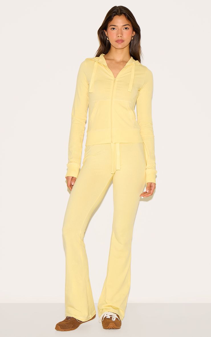https://mediahub.prettylittlething.com/cnn0641_butter%20yellow_xl_2