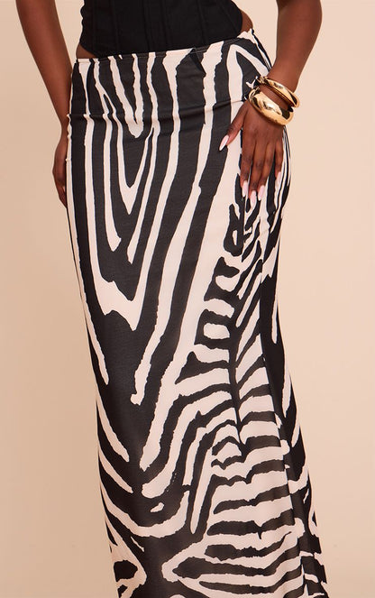 https://mediahub.prettylittlething.com/cnn2261_black_xl_3