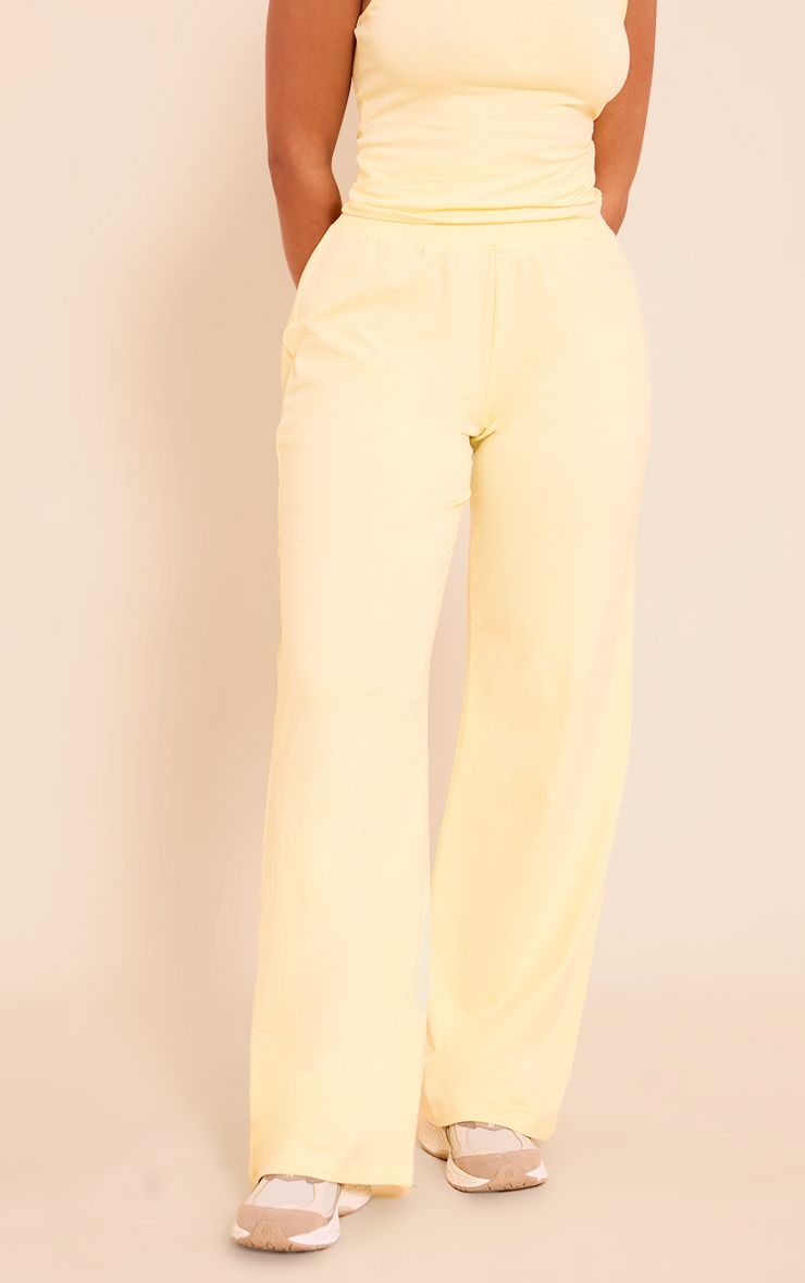 https://mediahub.prettylittlething.com/cnn2640_pale%20yellow_xl_1