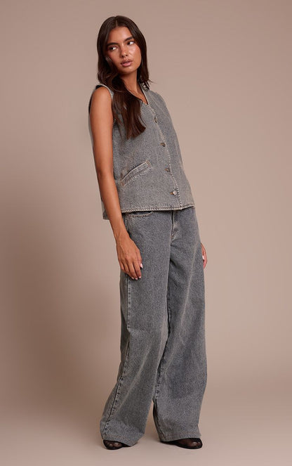https://mediahub.prettylittlething.com/cnn2922_vintage%20wash_xl_2