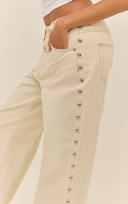 https://mediahub.prettylittlething.com/cnn6878_ecru_xl_3