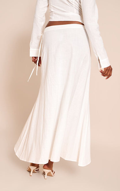 https://mediahub.prettylittlething.com/cnn7649_white_xl_2