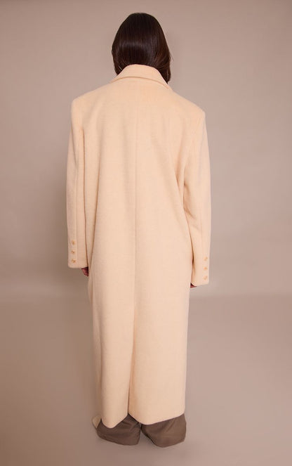 https://mediahub.prettylittlething.com/cnn8430_butter%20cream_xl_1