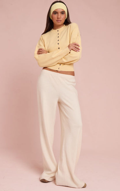 https://mediahub.prettylittlething.com/cnn9040_pale%20yellow_xl_2