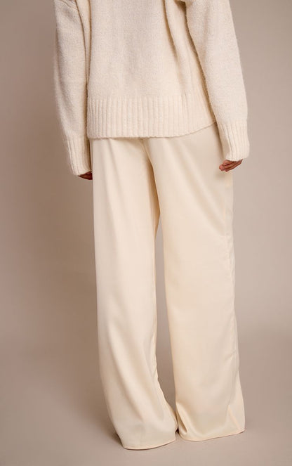 https://mediahub.prettylittlething.com/cno5480_butter%20cream_xl_2