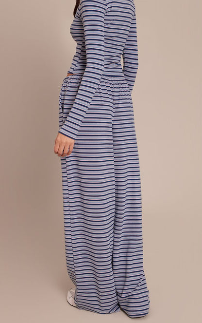 https://mediahub.prettylittlething.com/cno9115_navy_xl_2
