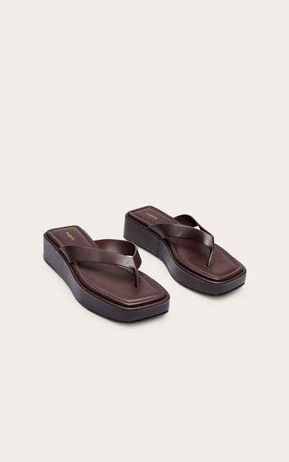 https://mediahub.prettylittlething.com/cnp1265_chocolate_xl_2