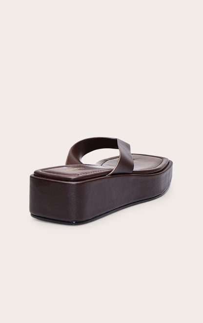 https://mediahub.prettylittlething.com/cnp1265_chocolate_xl_3