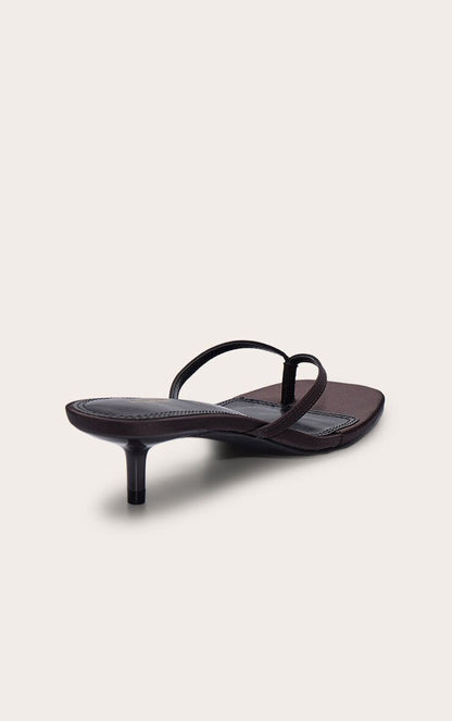 https://mediahub.prettylittlething.com/cnp1281_chocolate%20plum_xl_5