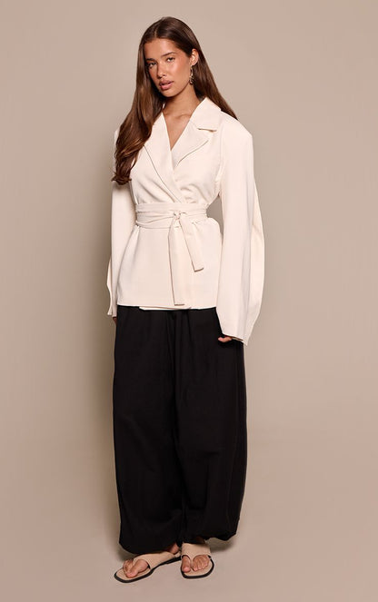 https://mediahub.prettylittlething.com/cnp1975_cream_xl_2