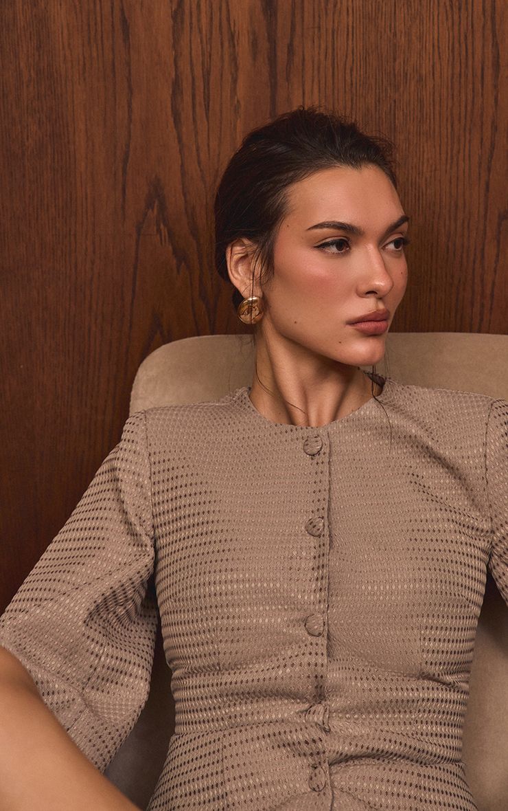 https://mediahub.prettylittlething.com/cnp2210_taupe_xl_3