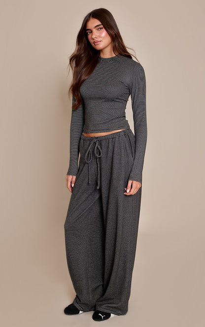 https://mediahub.prettylittlething.com/cnp2290_black_xl_2