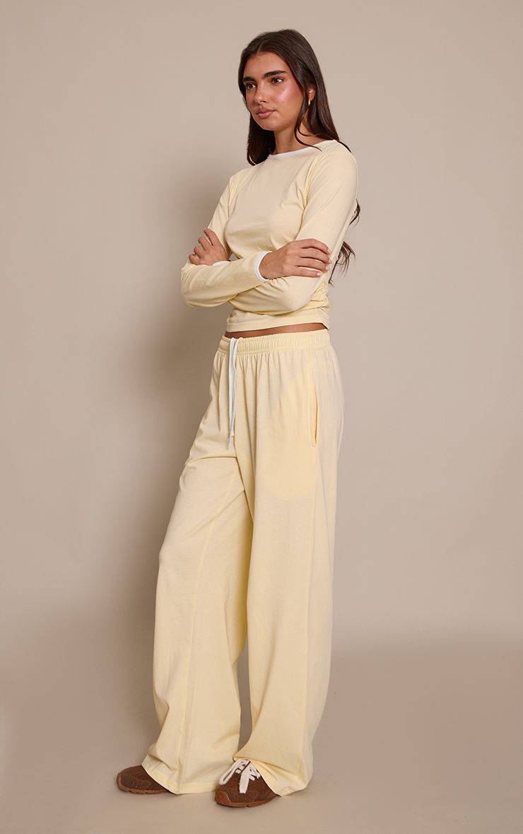 https://mediahub.prettylittlething.com/cnp2292_pale%20yellow_xl_1