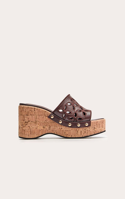 https://mediahub.prettylittlething.com/cnp2821_chocolate_xl_1
