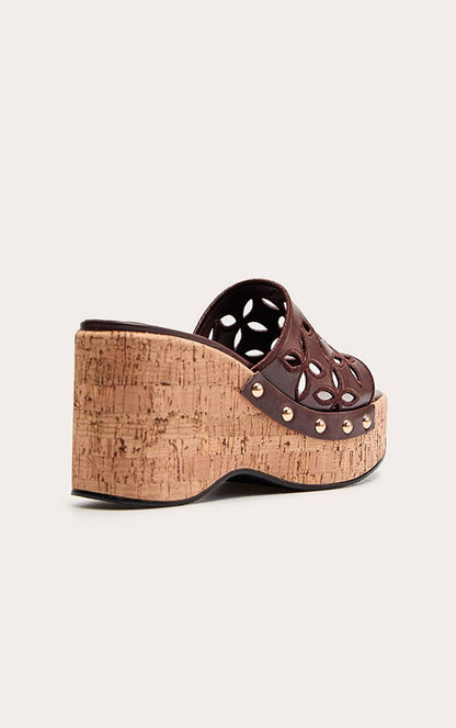 https://mediahub.prettylittlething.com/cnp2821_chocolate_xl_3