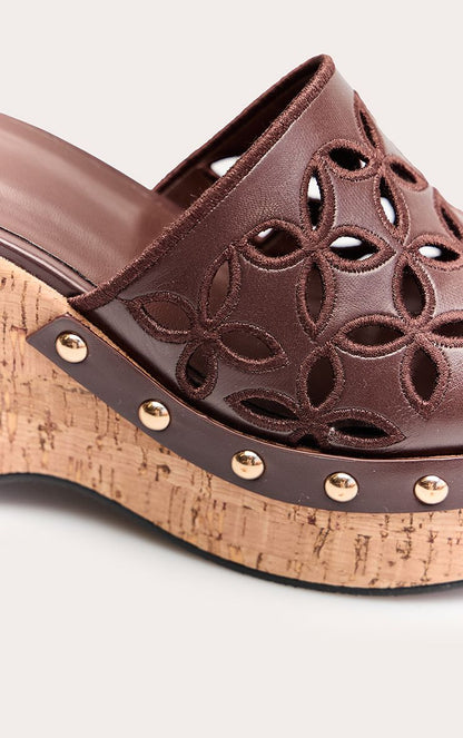 https://mediahub.prettylittlething.com/cnp2821_chocolate_xl_4