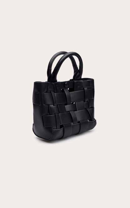 https://mediahub.prettylittlething.com/cnp2909_black_xl_2