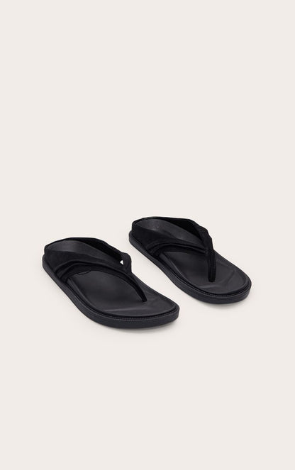 https://mediahub.prettylittlething.com/cnp2955_black_xl_2