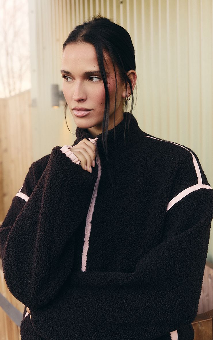 https://mediahub.prettylittlething.com/cnp3081_chocolate_xl_3