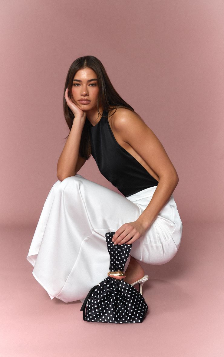 https://mediahub.prettylittlething.com/cnp3547_black_xl_3