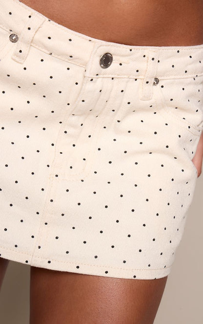 https://mediahub.prettylittlething.com/cnp4114_cream%20polka%20dot_xl_4
