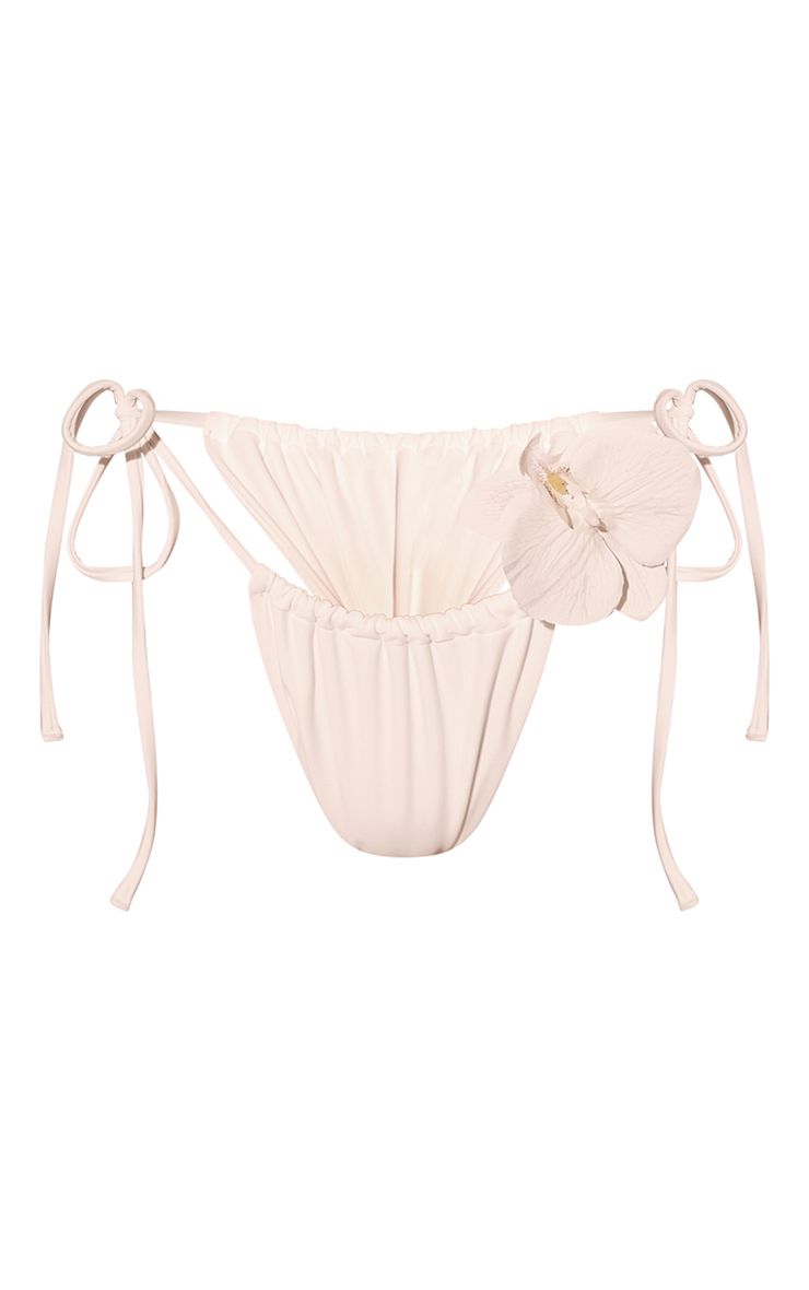 https://mediahub.prettylittlething.com/cnp4344_white_xl_4