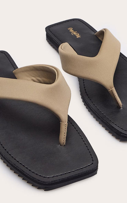 https://mediahub.prettylittlething.com/cnp4555_khaki_xl_2