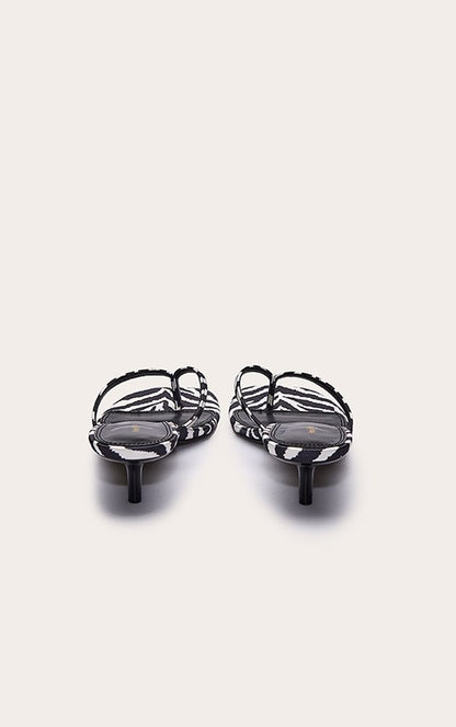 https://mediahub.prettylittlething.com/cnp4655_zebra_xl_3