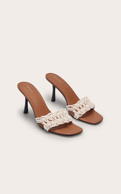 https://mediahub.prettylittlething.com/cnp4772_cream_xl_2