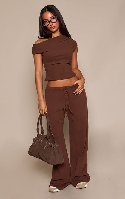 https://mediahub.prettylittlething.com/cnp4924_chocolate_xl