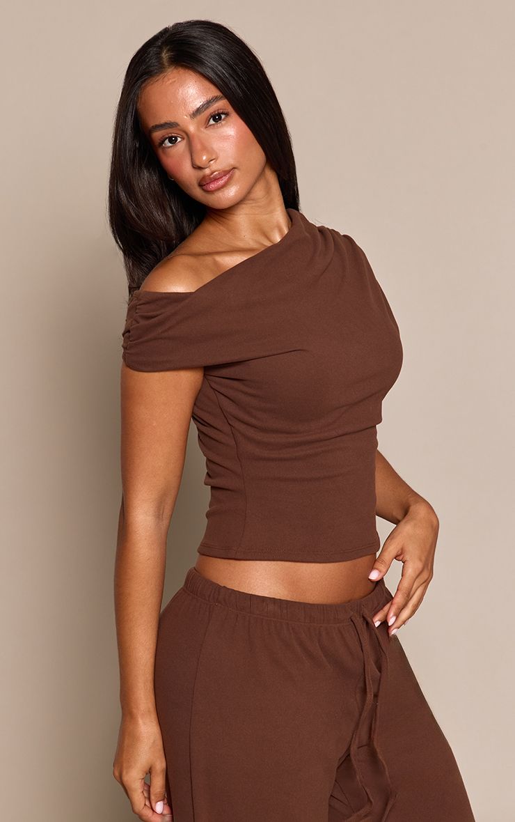 https://mediahub.prettylittlething.com/cnp4934_chocolate_xl_3